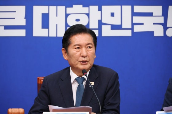 정청래, 민주당 대표직 사퇴…연임 도전 공식화