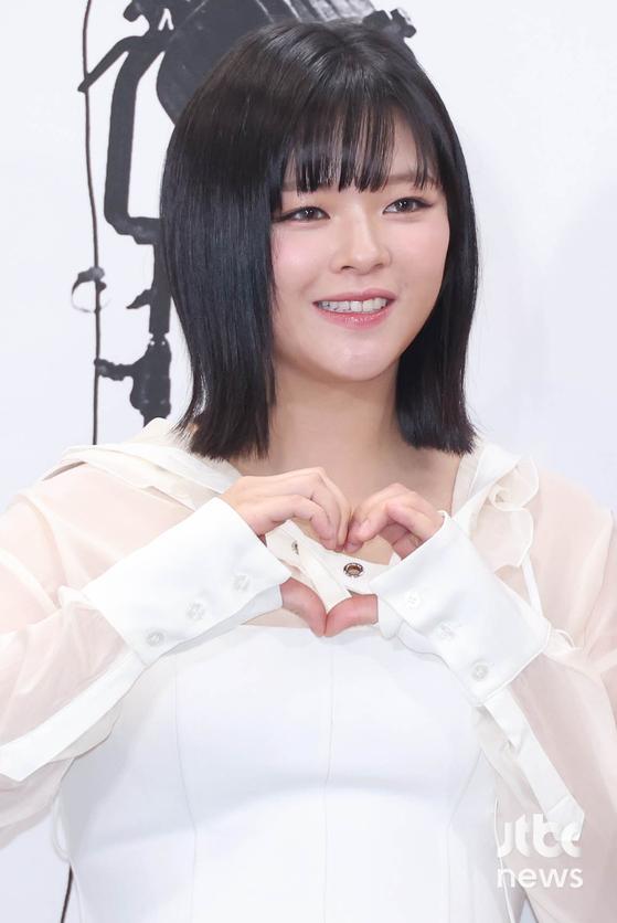 [이슈] 트와이스 정연, JYP 재계약일까 친언니와 한솥밥일까