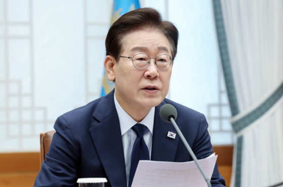 캐나다 잠수함 사업 수주 실패했지만…이 대통령 "K-방산 담대한 도전 계속될 것"