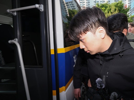 현직 경찰 간부 아빠의 특혜 분양 수준 면회, 이게 실화냐?