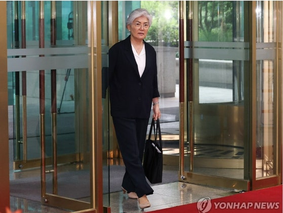 '일시 귀국' <b>강경화</b> 주미대사 "<b>쿠팡</b>, 생각보다 훨씬 오래가는 <b>이슈</b>"