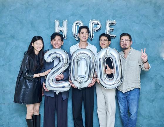 '<b>호프</b>' 개봉 닷새만 <b>200만</b> 돌파…올해 <b>최단</b> 기록