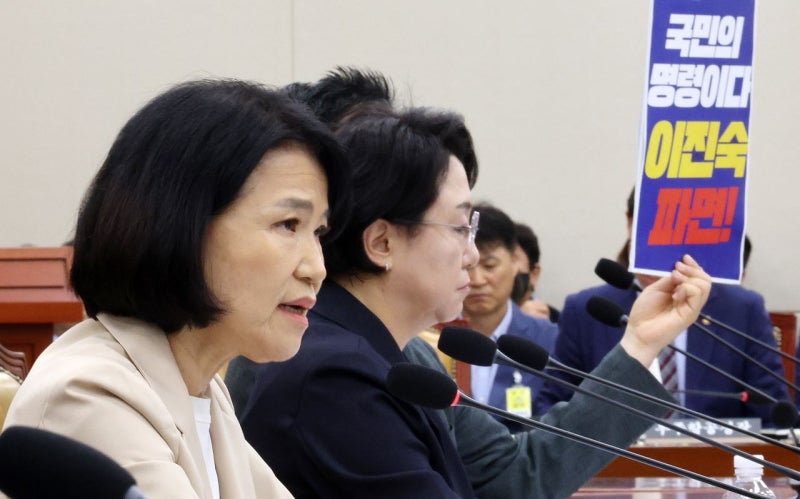 "내가 왜 중대범죄자냐" 이진숙 퇴장 요구 놓고 과방위 <b>파행</b>