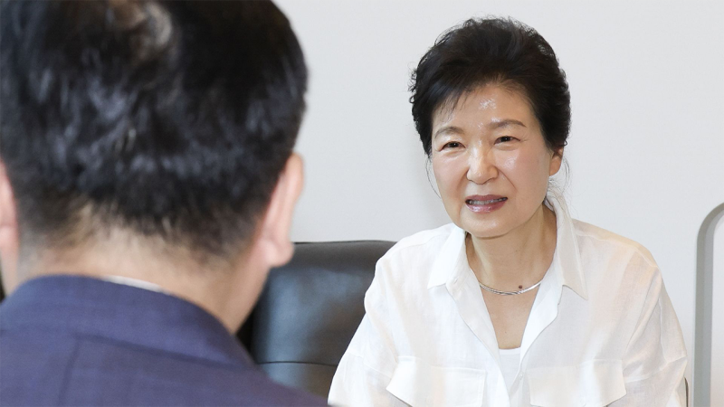<b>박근혜</b>, 27일 <b>국힘 연찬회 참석</b>…유영하 "정치재개? 그럴 일 없다"