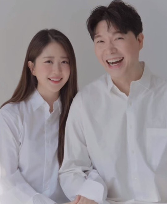 <b>박수홍</b> '<b>비행기 지연</b> 출발' 민폐 <b>사과</b> "미숙한 판단 죄송"