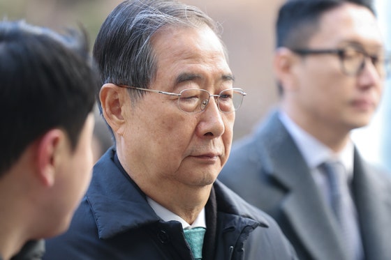 '헌법재판관 미임명' <b>한덕수 징역</b> 5년 <b>구형</b>…"국가 정상화 늦춰"