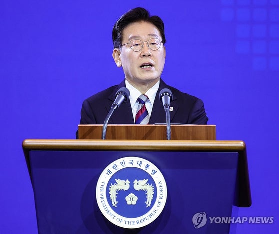 <b>이 대통령</b>, <b>종부세</b> '개혁 후퇴' 비판에 "일부만 가지고 판단해선 안돼"