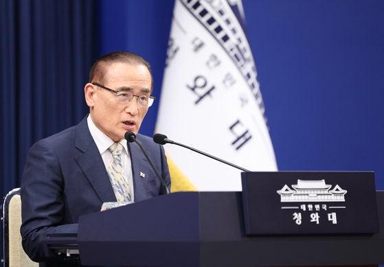 <b>위성락</b> "왕이 '두 국가' 표현, 중국 측에 <b>엄중</b>하게 <b>문제 제기</b>"