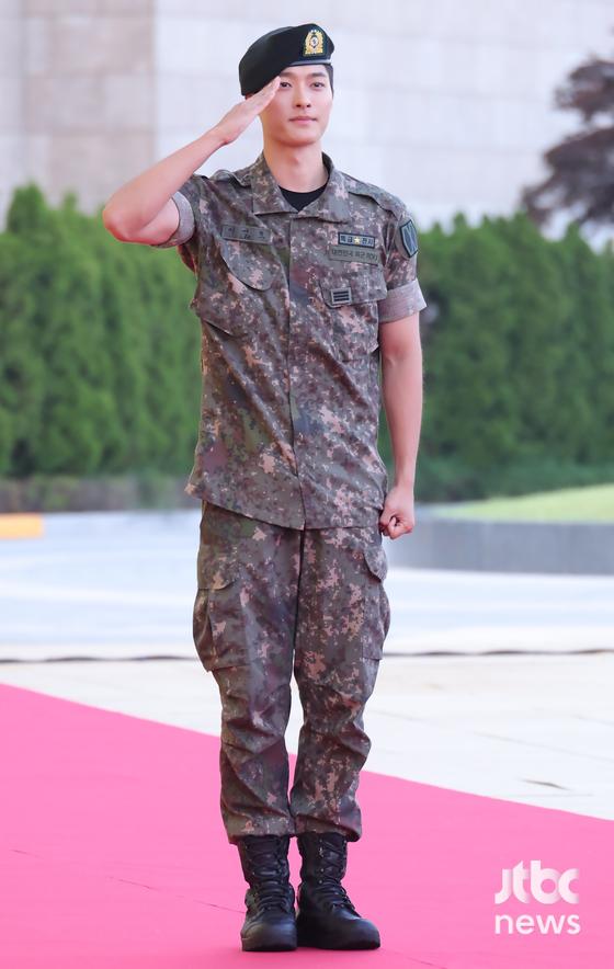 <b>백선호</b>, 군복무 중 前소속사 전속<b>계약 해지 소송</b> '<b>승소</b>'