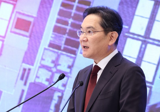 <b>이재용</b> 회장, 모친 <b>삼성전자 주식</b> 718만주 1.9조원에 <b>매수</b>