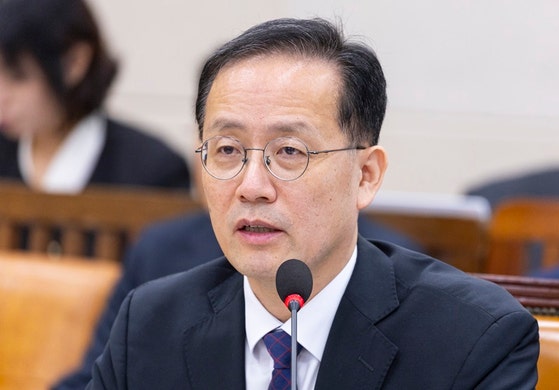 <b>이형일</b> "<b>비거주 1주택</b> 논란 송구…실거주 목적으로 산 것"
