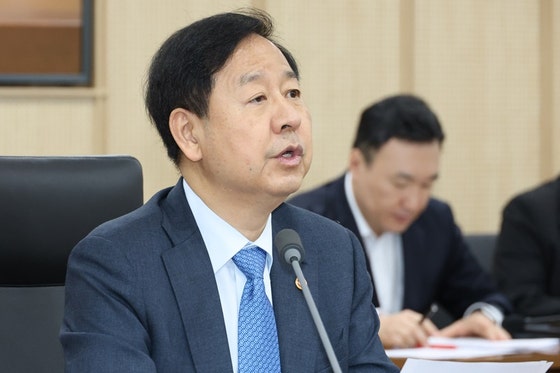 구윤철 "<b>추석연휴</b> 고속도로 기름값 리터당 100원 인하"
