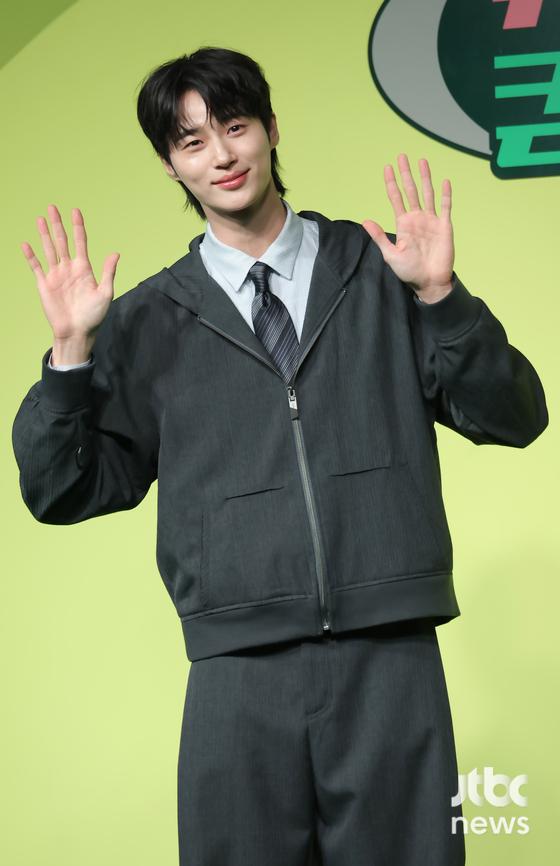 <b>변우석</b>, <b>사생활 침해</b> 피해 심각 "촬영장·매니저 집 따라가"