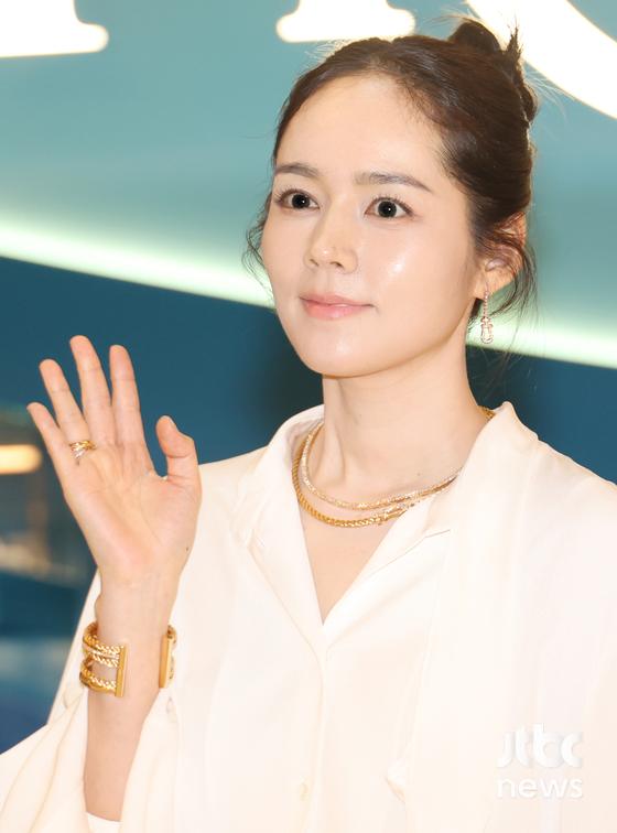 <b>한가인</b>, 영양제 추천했다가 <b>논란</b> “광고 아냐…신중하지 못해”