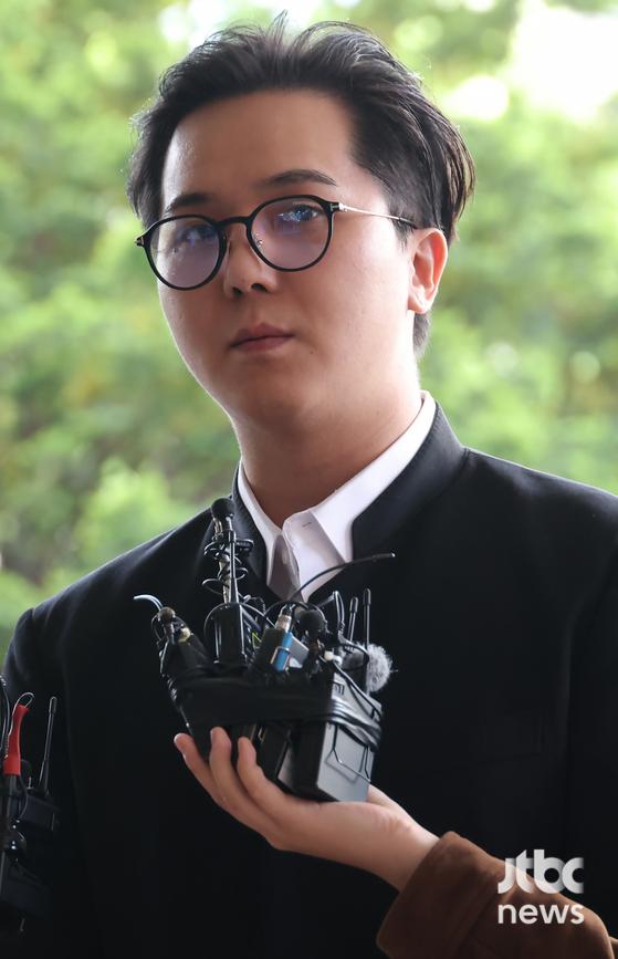 '<b>병역법 위반</b>' <b>송민호</b> “책임감 없던 선택 부끄러워” <b>사과</b>