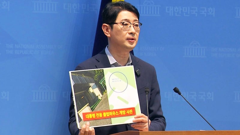 "붕괴 사고 날 대통령 <b>골프</b> 쳤다"…청와대 "정치 공방 유감"