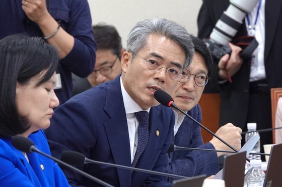 다시 고개드는 '<b>조희대 탄핵론</b>'...“역풍 두려워할 것 없다”