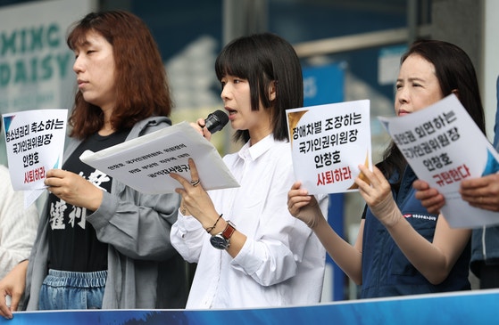 "윤석열 방어권 대국민사과 의결하라"…시민단체, <b>안창호</b> 인권위원장 공...