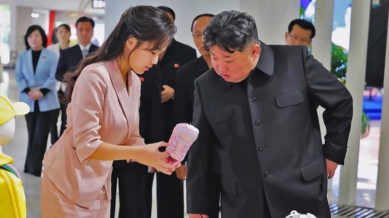 "<b>김정은</b> 죽고 김여정이 정권 잡아" <b>사망설</b> 돌자…북한이 공개한 사진