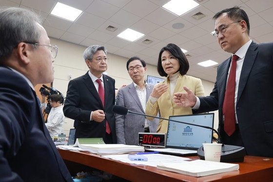 헌재 이진숙 가처분 일부 인용으로 국정감사 참석 가능성 열려 관련 사진