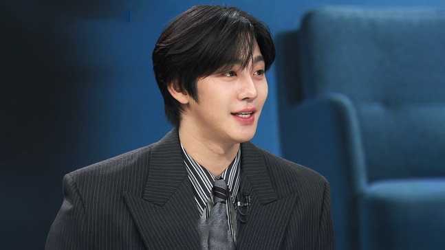JTBC『ニュースルーム』のインタビューに応じるアン・ヒョソプ