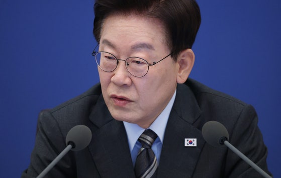 이 대통령 "<b>다문화</b>가정 지원 필요한 거 맞지만, 역차별 <b>정책</b>까지 정당화...