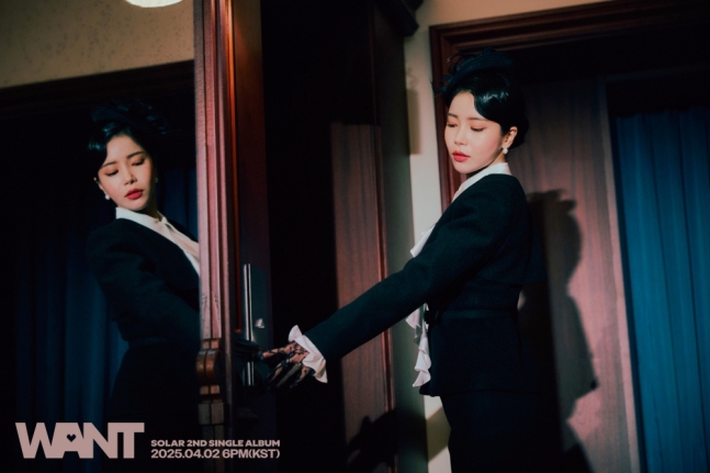 Article thumbnail for MAMAMOO's Solar Unveils Stunning Transformation in New Single 'WANT' Concept Photos