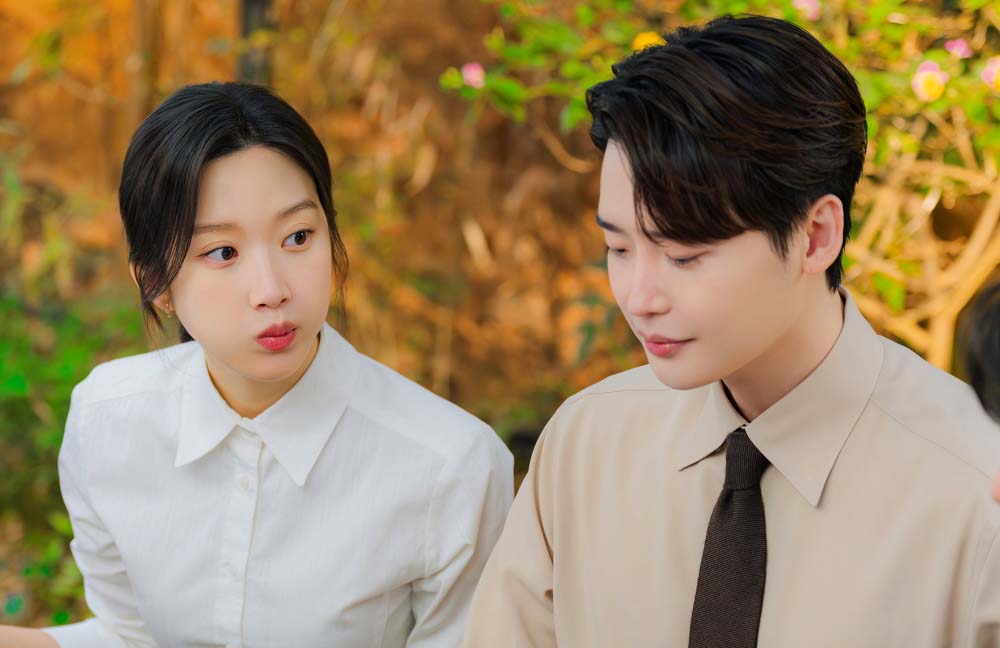 '<b>서초동</b>'에 부는 훈풍... <b>이종석</b>과 <b>문가영</b> 미묘한 눈 맞춤