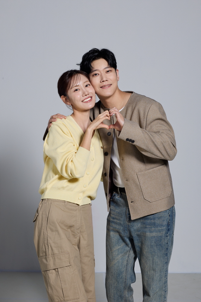 정민아-동하, 다정한 모습 .. KBS1 새 일일드라마 '<b>엄마가 미쳤어요</b>'
