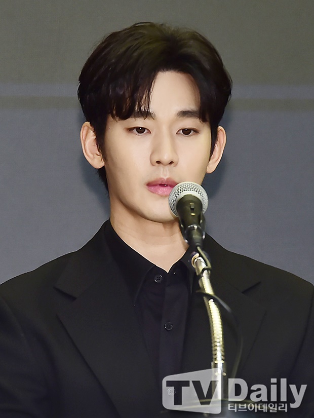 김수현, 'AI 조작 폭로'에 멈췄던 14개월…'넉오프' 족쇄 풀리나 [이슈&...