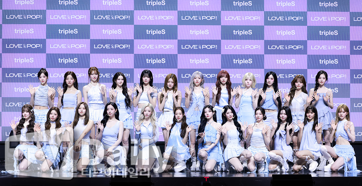 [TD포토] <b>트리플에스</b> '24인 완전체로 <b>컴백</b>'