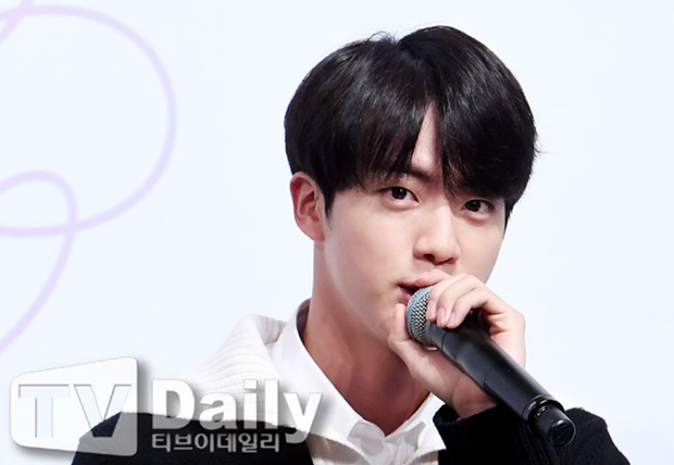 "소중한 한 표" BTS 진부터 '귀화' 에바까지… 지방선거 투표 인증 릴레...