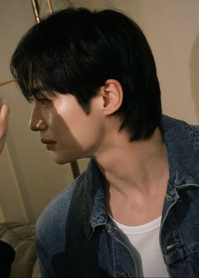 "소장 가치 200%" 변우석 화보 현장 영접 jpg [★한컷]