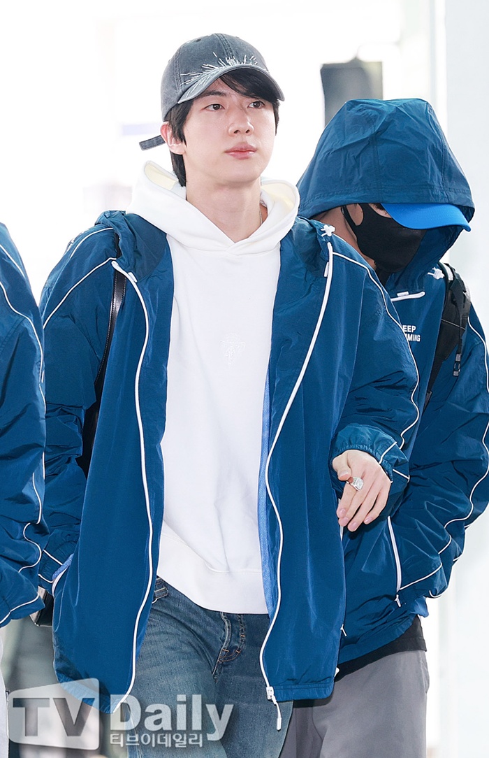 BTS 진에 '기습 입맞춤' 50대 日 여성, 첫 공판 앞두고 이의 제기
