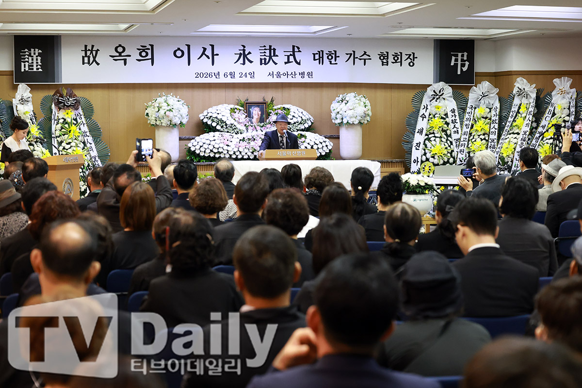 [TD포토] 故 옥희, 남편 홍수환 배웅 속 영면