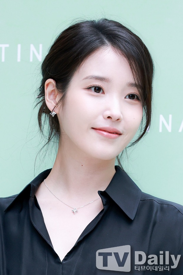아이유, 또 기부…‘선행의 아이콘’다운 따뜻한 행보 [이슈&톡]