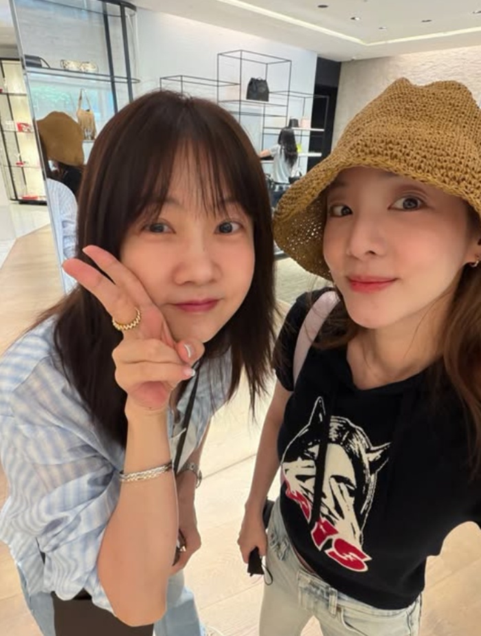 도합 97세가 이래도 되나...산다라박·<b>박소현</b> '방부제 투샷' [한컷]