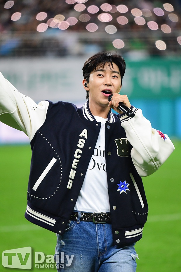 ‘예매 성공=기적?’ <b>임영웅 콘서트</b>, 티켓팅 D-DAY…수십만 대기 예상