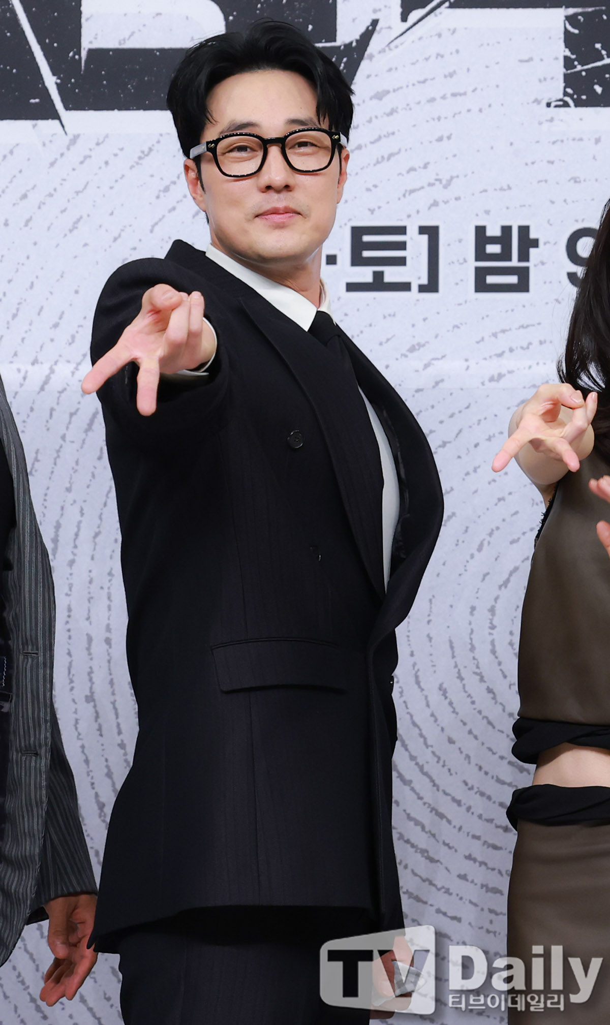 '김부장' <b>소지섭</b>, 스태프에 <b>금 선물</b> "큰 감동과 행복 느꼈기에"