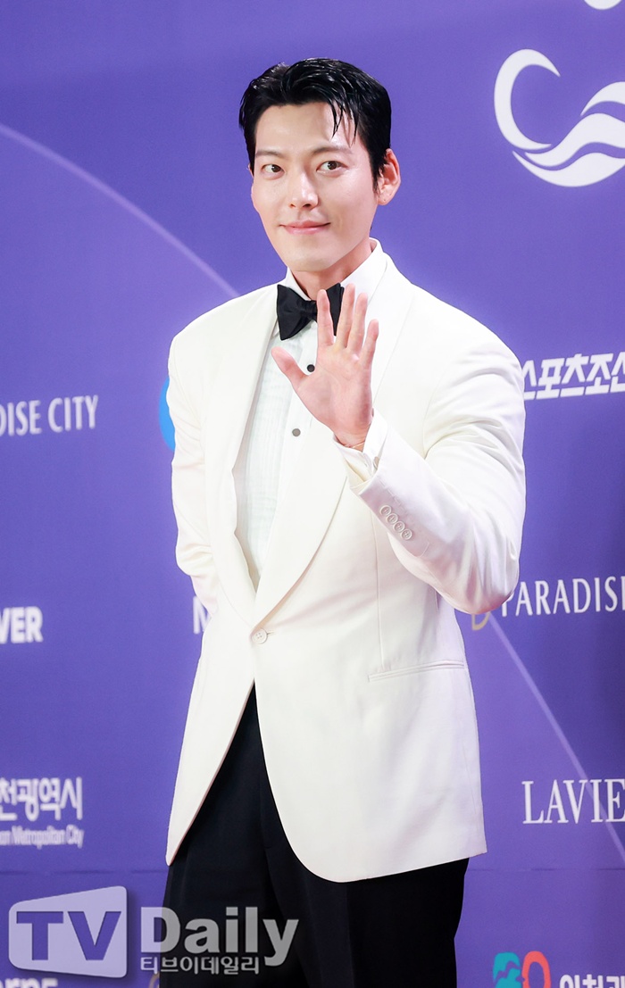 <b>김우빈</b>, 야구부 감독 변신…'<b>기프트</b>', tvN 하반기 편성 [공식]