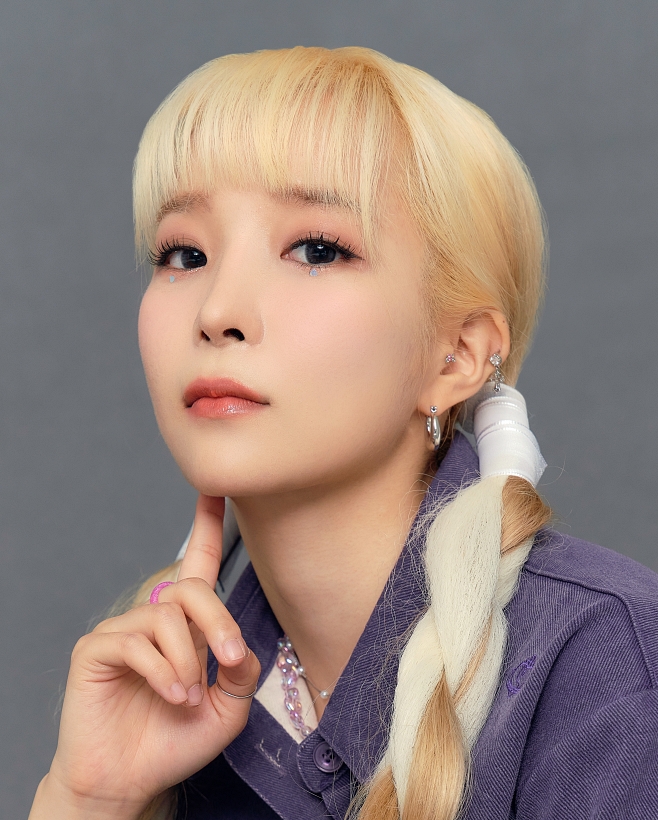 '어떻게 지내' 답가 <b>런치</b>, 작곡가 <b>안성현</b>과 8년 열애끝 <b>결혼</b>