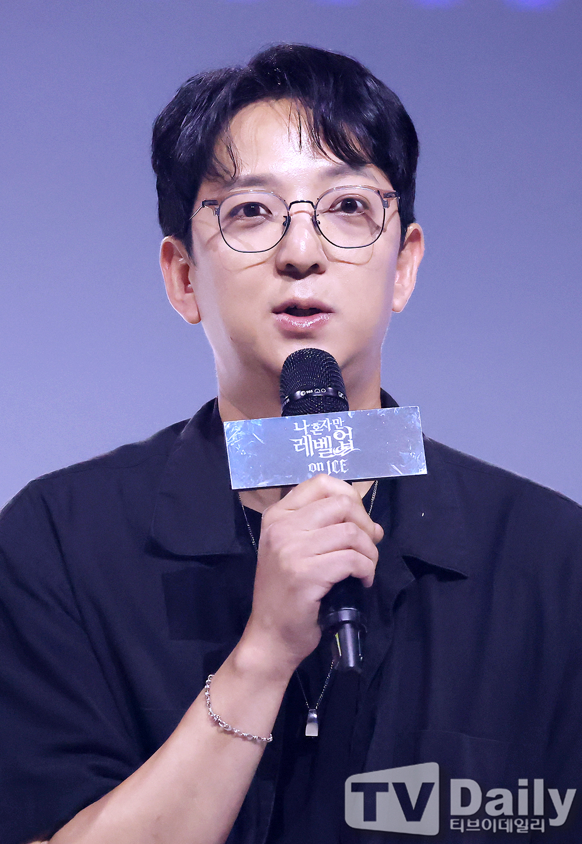 [TD포토] '<b>나 혼자만 레벨업</b>' 우진하 연출