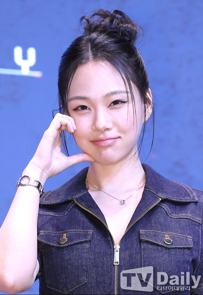 "<b>돈값</b> 해야지"…<b>비비</b>, '<b>워터밤</b>' 선정성 논란의 속사정