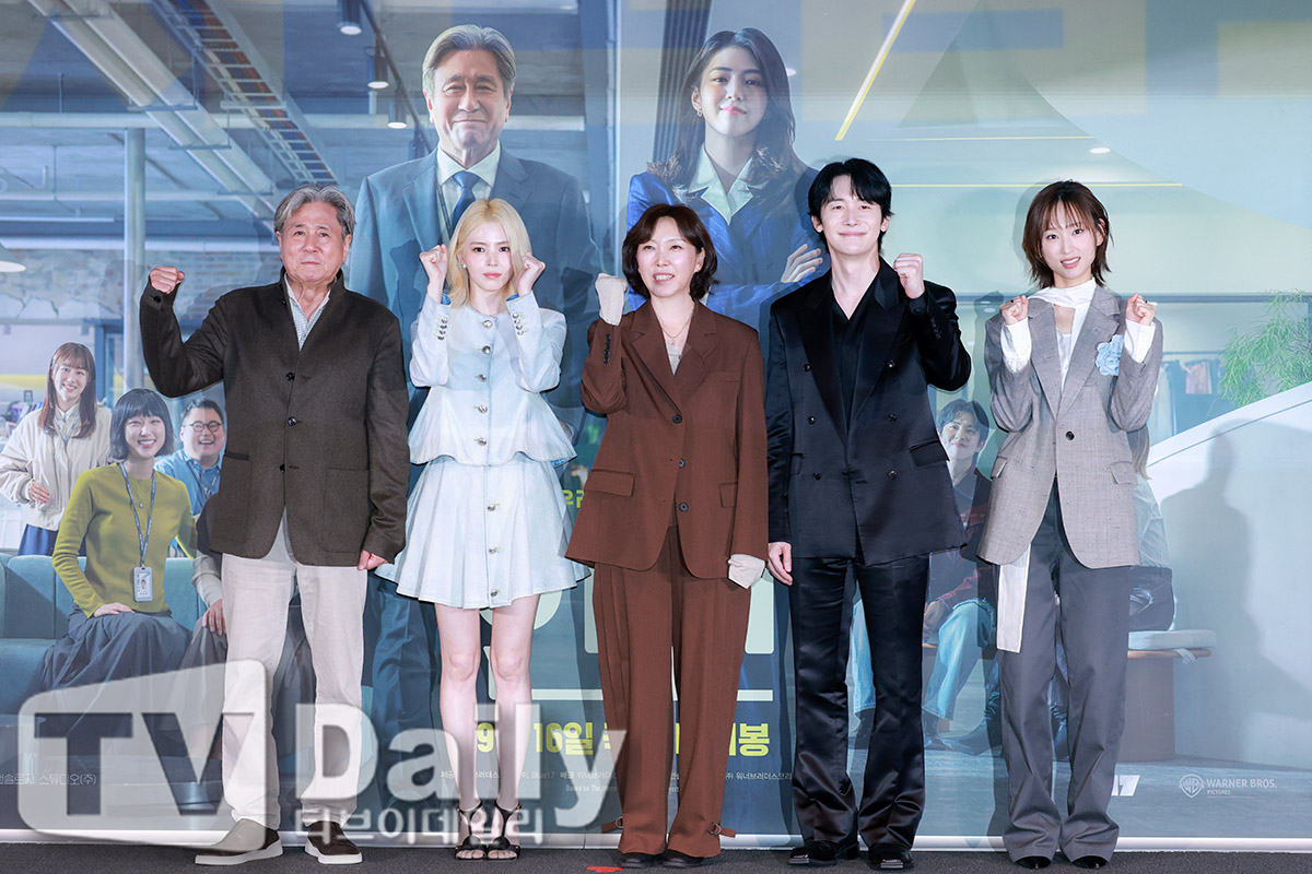 [TD포토] <b>영화</b> '<b>인턴</b>' 대박~