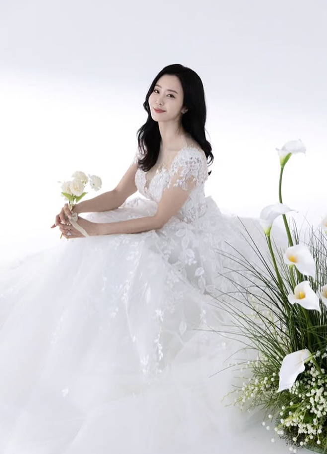 <b>반민정</b>, 오늘(6일) <b>사업가</b>와 <b>결혼</b>…"행복하게 살아갈 것"