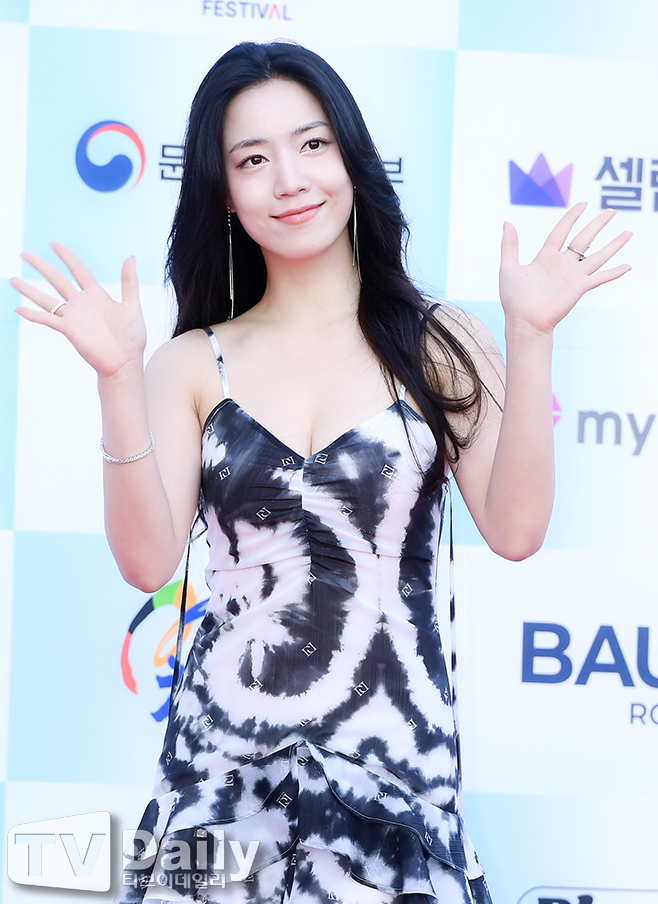 티아라 <b>류화영</b>, 오늘(12일) <b>사업가</b>와 <b>결혼</b>