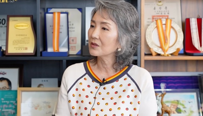 <b>이휘향</b>, ‘<b>조폭</b> 출신’ <b>남편</b>에게 담배 배운 사연 (원더풀 라이프)