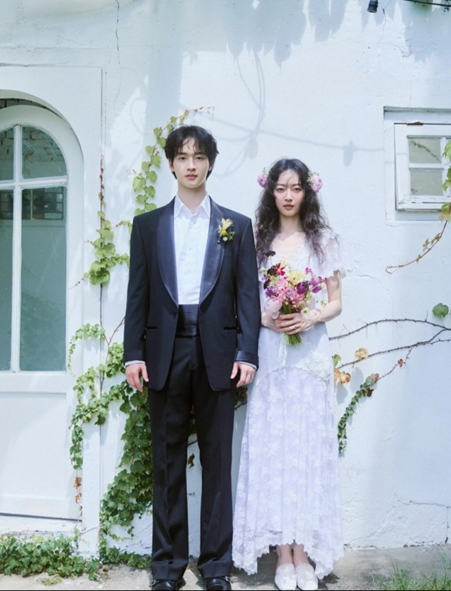 '팬 논란' 딛고…장동윤<b>김승윤</b>, 10월의 부부 탄생