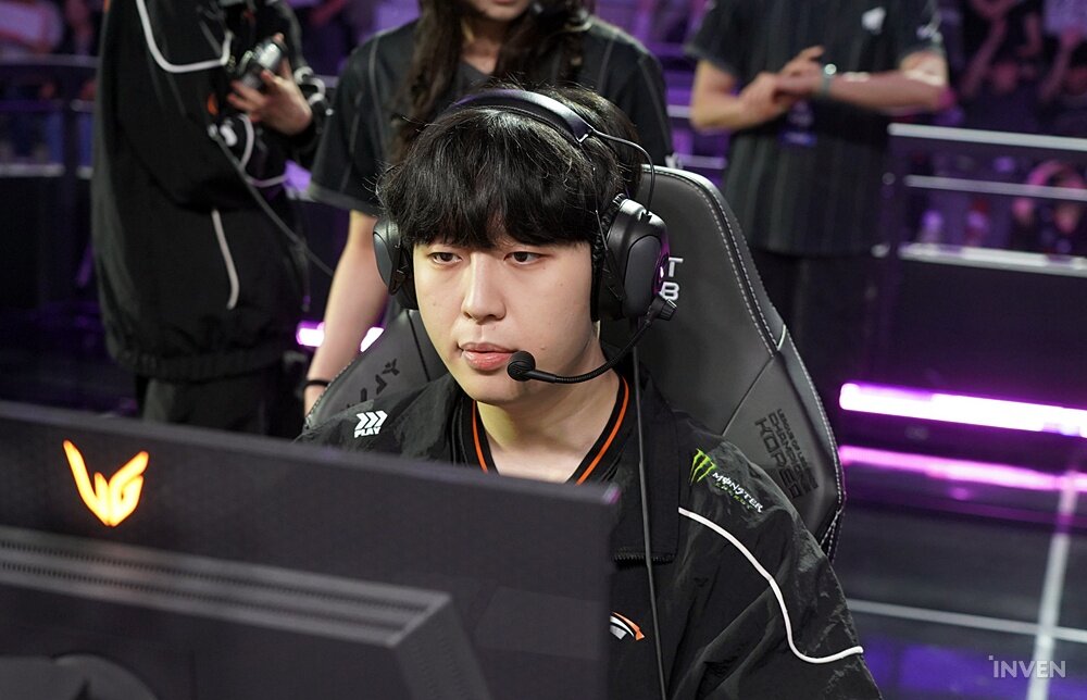[LCK] '<b>오너</b>' 빼고, '<b>페인터</b>' <b>출전</b>한 <b>T1</b>, 한화생명에 패배