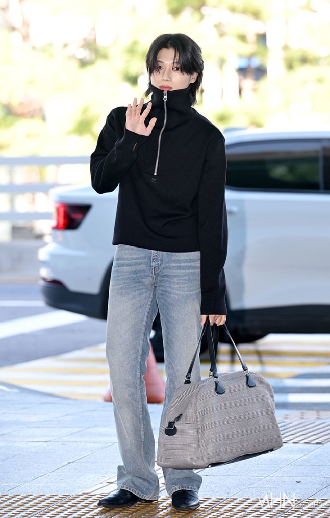 에이티즈 멤버들의 공항 사진이에요 비쥬얼 다들 대박이네요 화보가 같아요